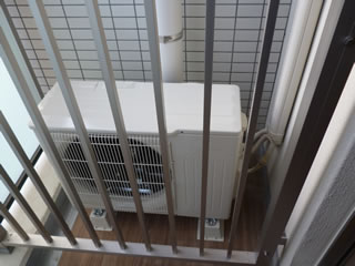 室外機は柵の中